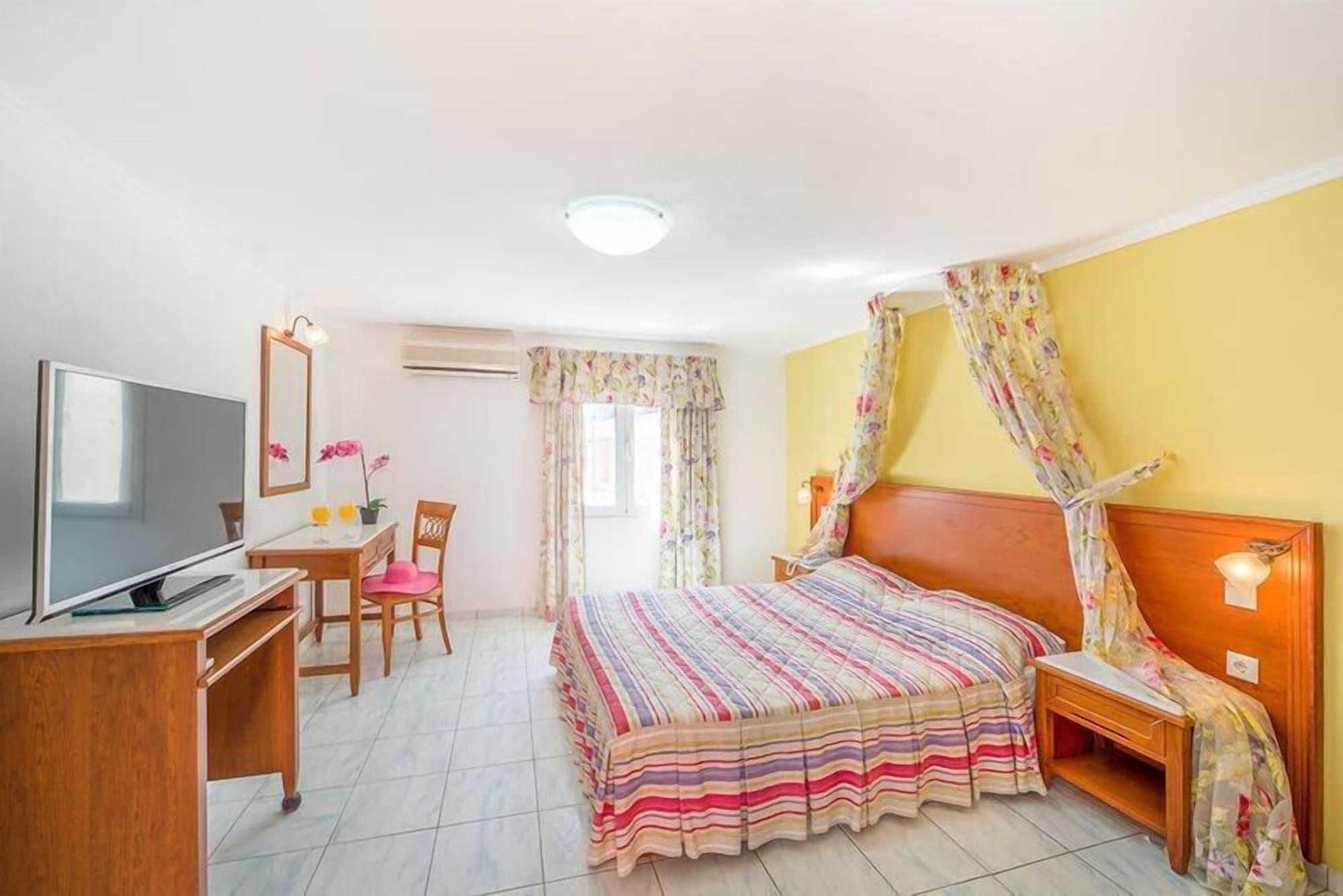 Costa Blu Hotel Benitses  Bagian luar foto