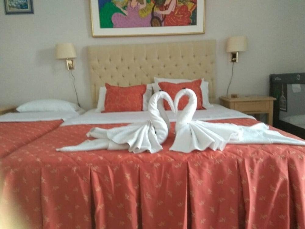 Costa Blu Hotel Benitses  Bagian luar foto