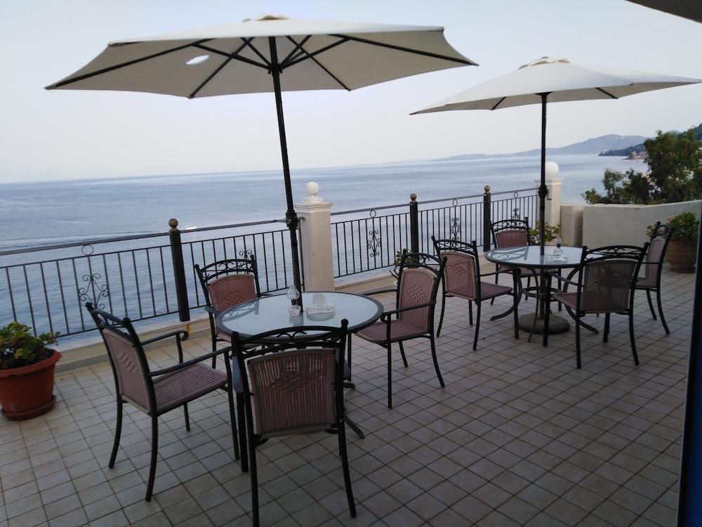 Costa Blu Hotel Benitses  Bagian luar foto