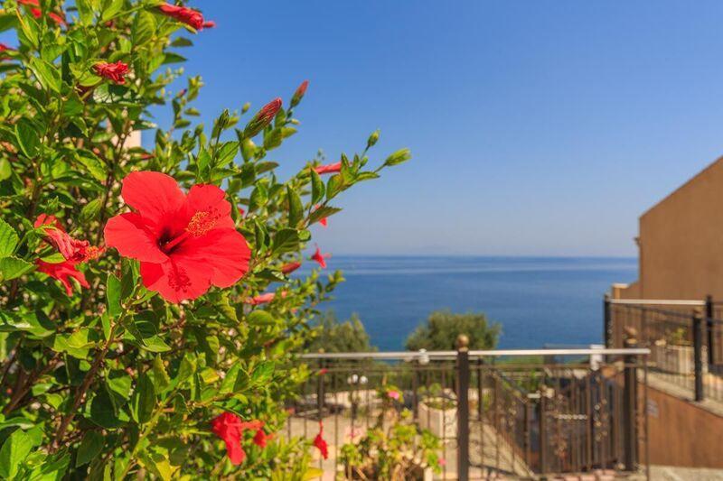 Costa Blu Hotel Benitses  Bagian luar foto