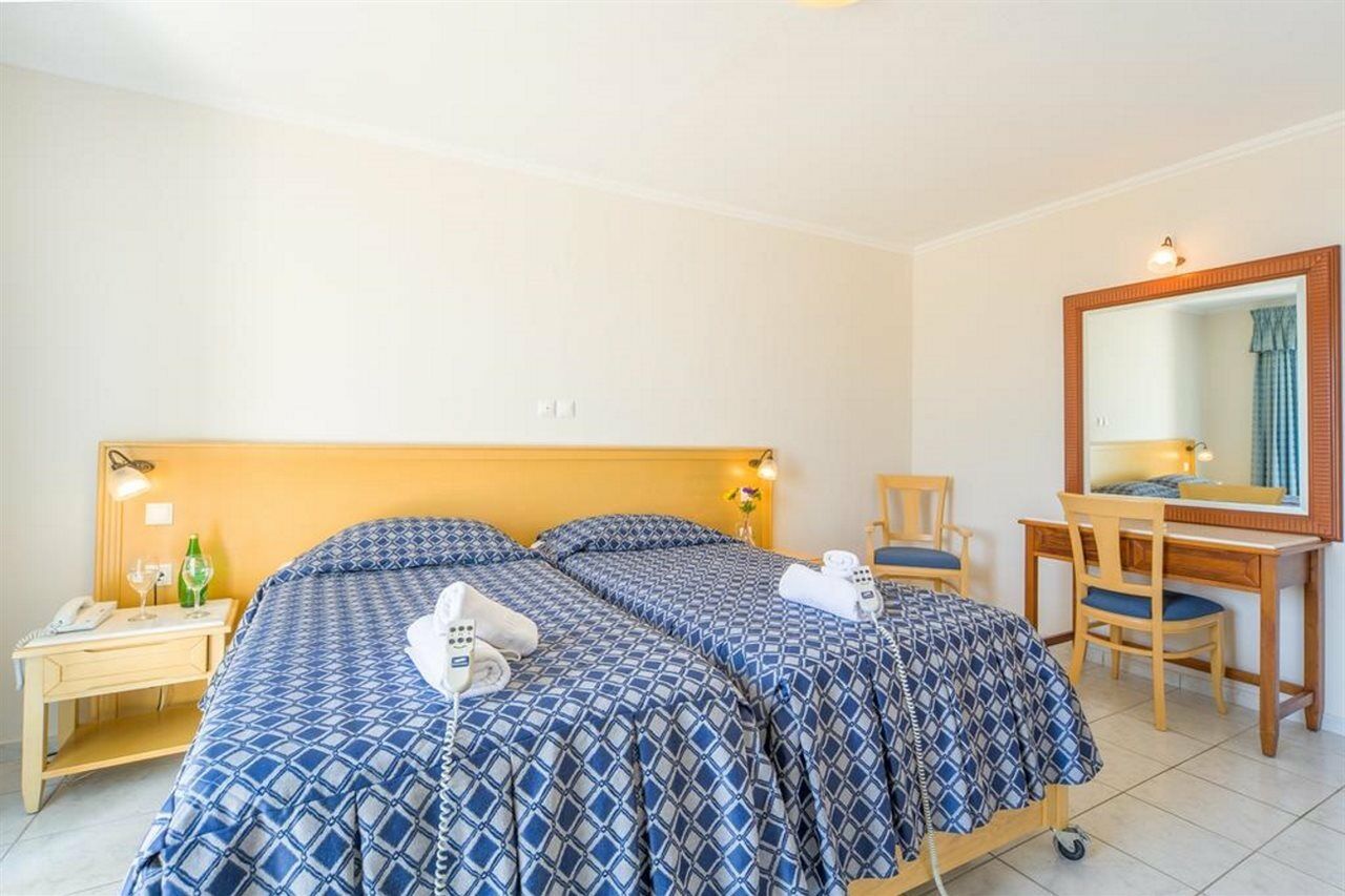 Costa Blu Hotel Benitses  Bagian luar foto